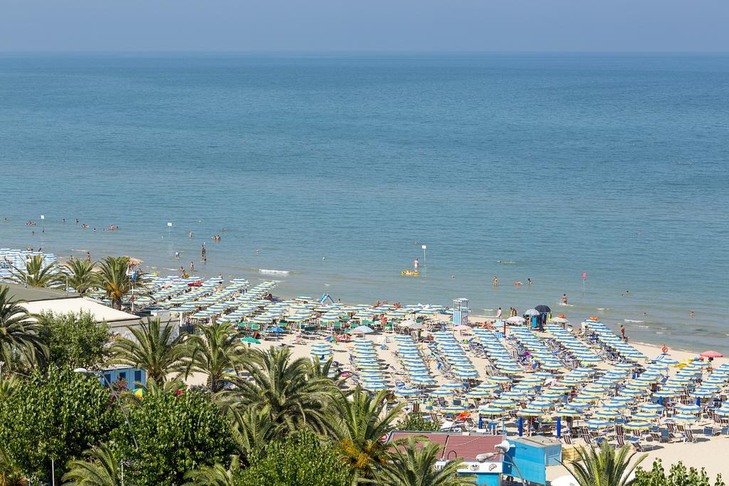 Medi Garden Hotel&Residence Alba Adriatica Buitenkant foto