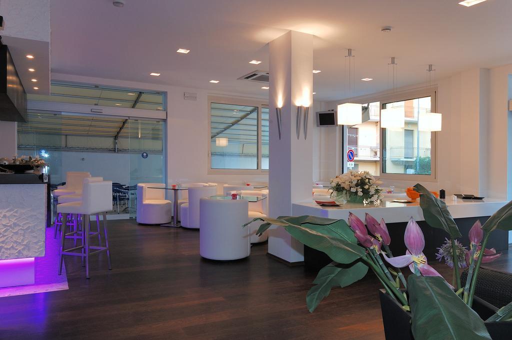 Medi Garden Hotel&Residence Alba Adriatica Buitenkant foto