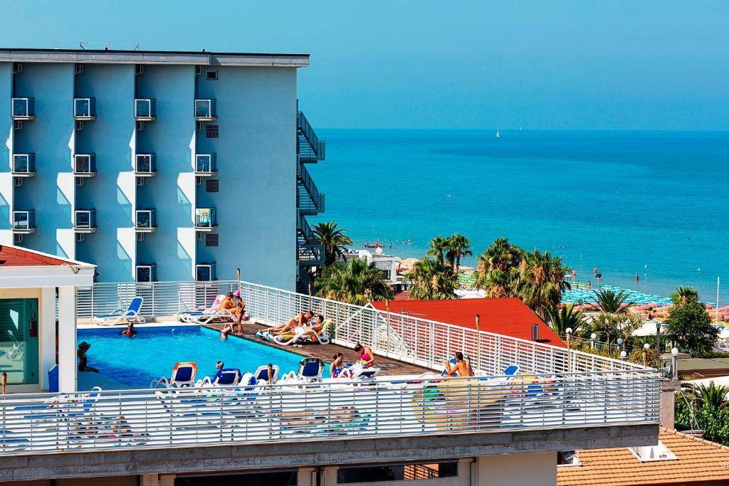 Medi Garden Hotel&Residence Alba Adriatica Buitenkant foto