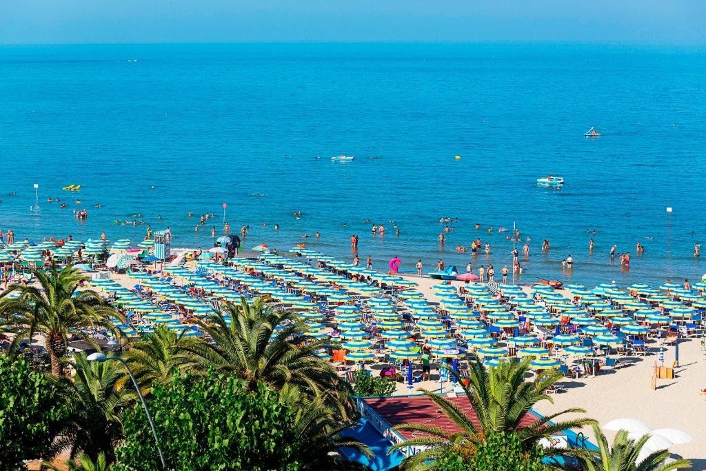 Medi Garden Hotel&Residence Alba Adriatica Buitenkant foto