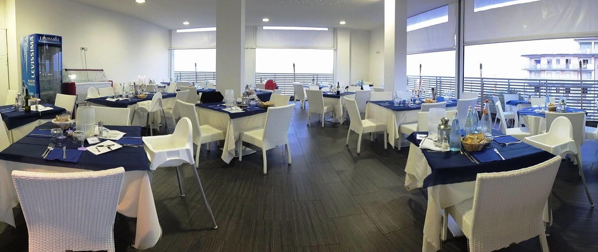 Medi Garden Hotel&Residence Alba Adriatica Buitenkant foto